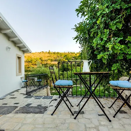 בית הארחה Ceretanum House *